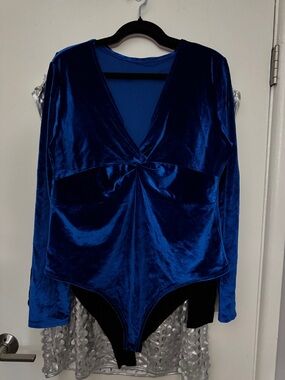 Long-Sleeve Velvet V-Neck Bodysuit - Blue